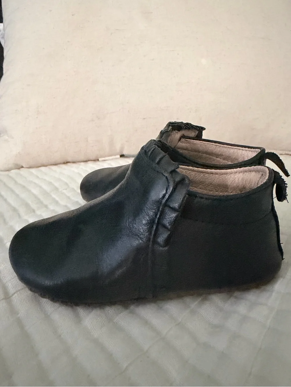 Soft Black Leather Baby Walker Shoes with Elastic Heel
